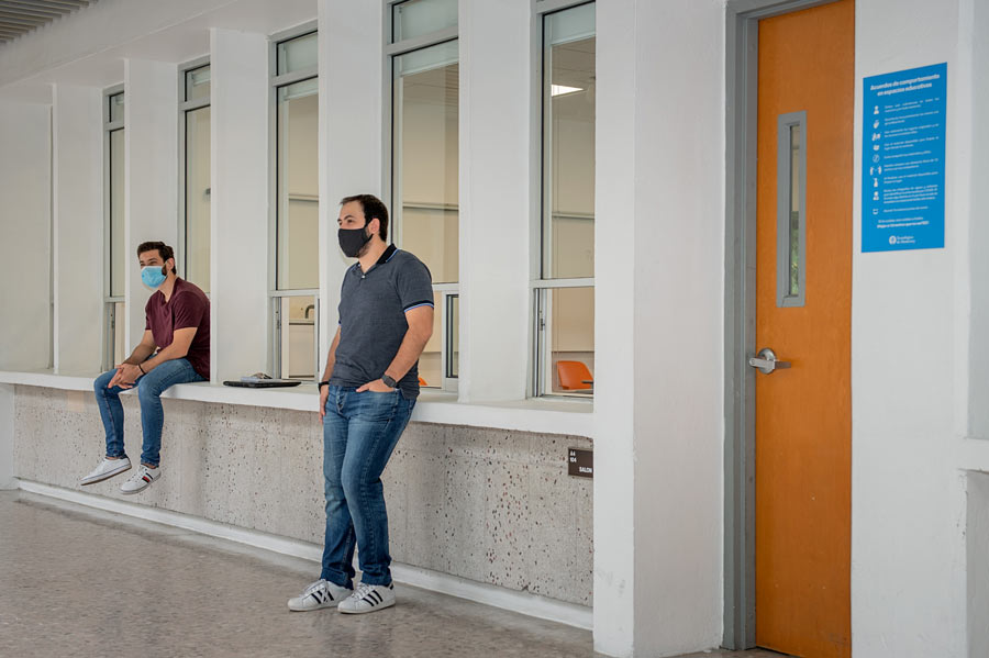 Tendrás que guardar distancia de 1.5 metros de otras personas.