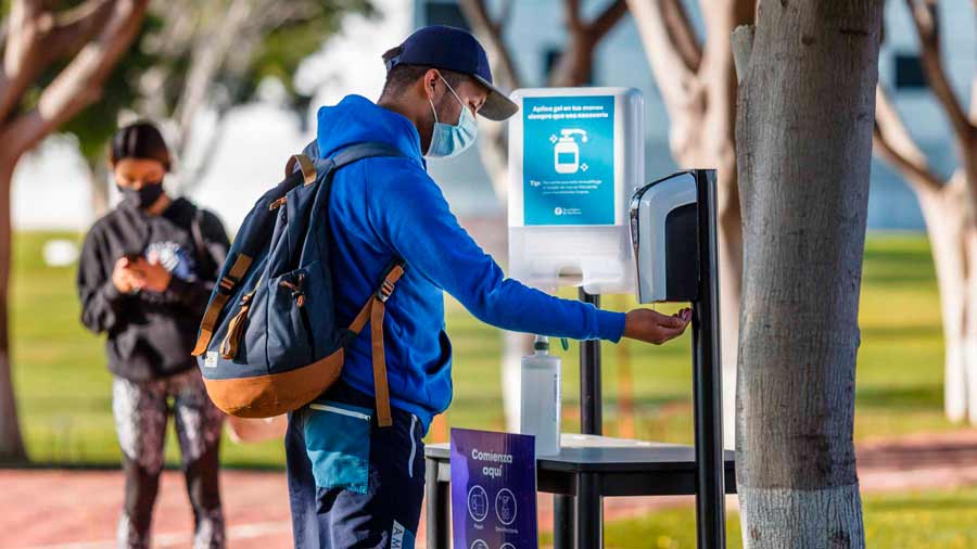 Las instalaciones del Tec cuentan con señalización y equipo sanitizante.