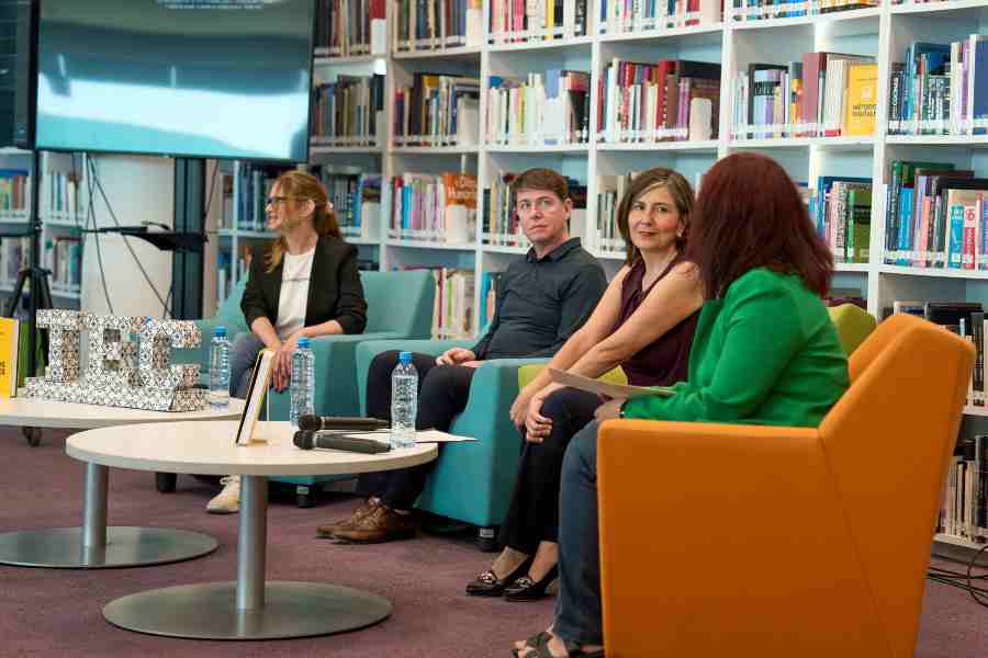 El catedrático presentó su libro en Biblioteca Sur de campus Puebla