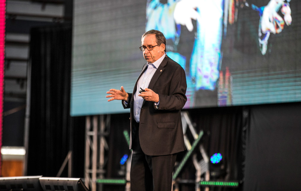 Salvador Alva brindó una conferencia magistral en el CIIE.