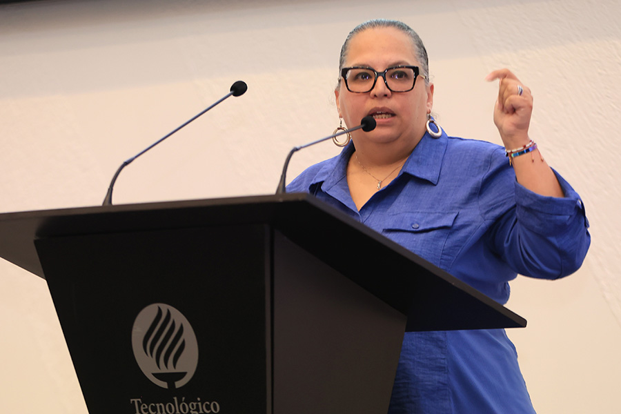 Sandra Reyes en el primer Foro de Educación Media Superior.