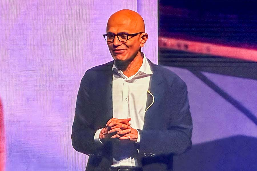 Satya Nadella, CEO de Microsoft, durante su conferencia magistral.