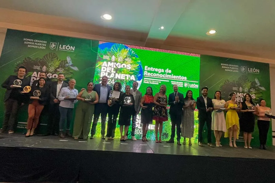 Entrega de reconocimiento Amigos del Planeta