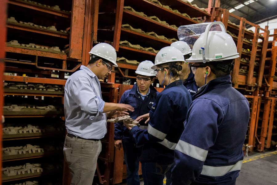 Alumnos del Tec de Monterrey en Semana i, donde tienen actividades de inmersión en empresas y organizaciones