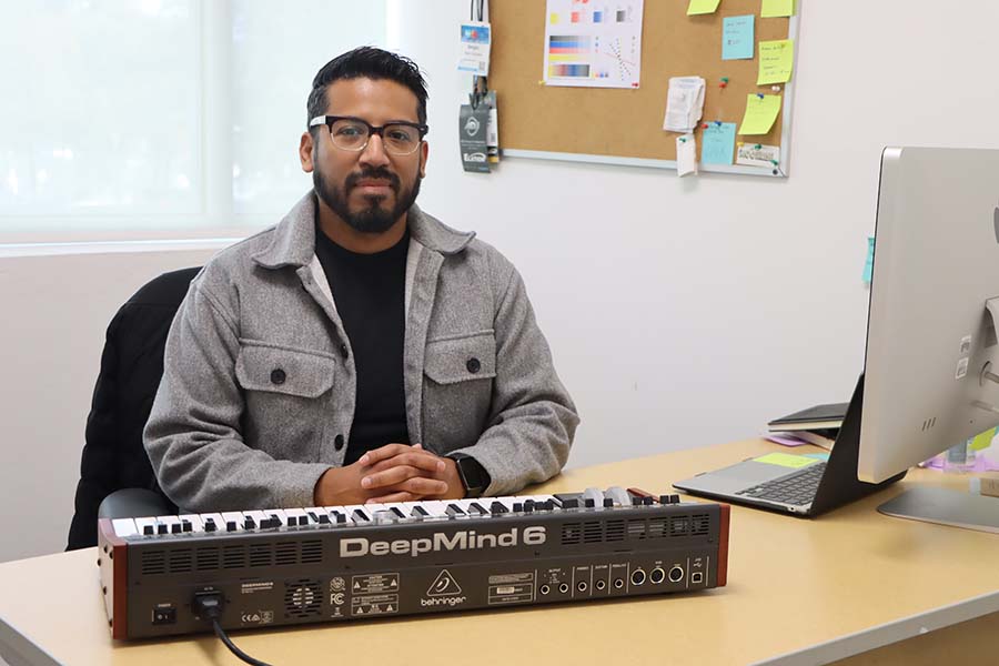 Sergio Gonz&aacute;lez, director asociado del Departamento de Medios y Cultural Digital.