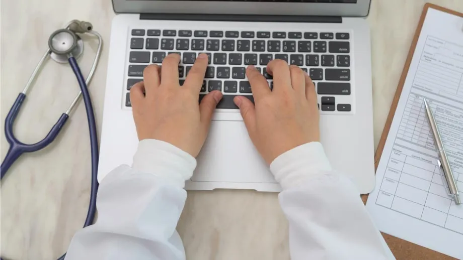 Estudiantes del Tec trabajan en plataforma de servicio médico en línea