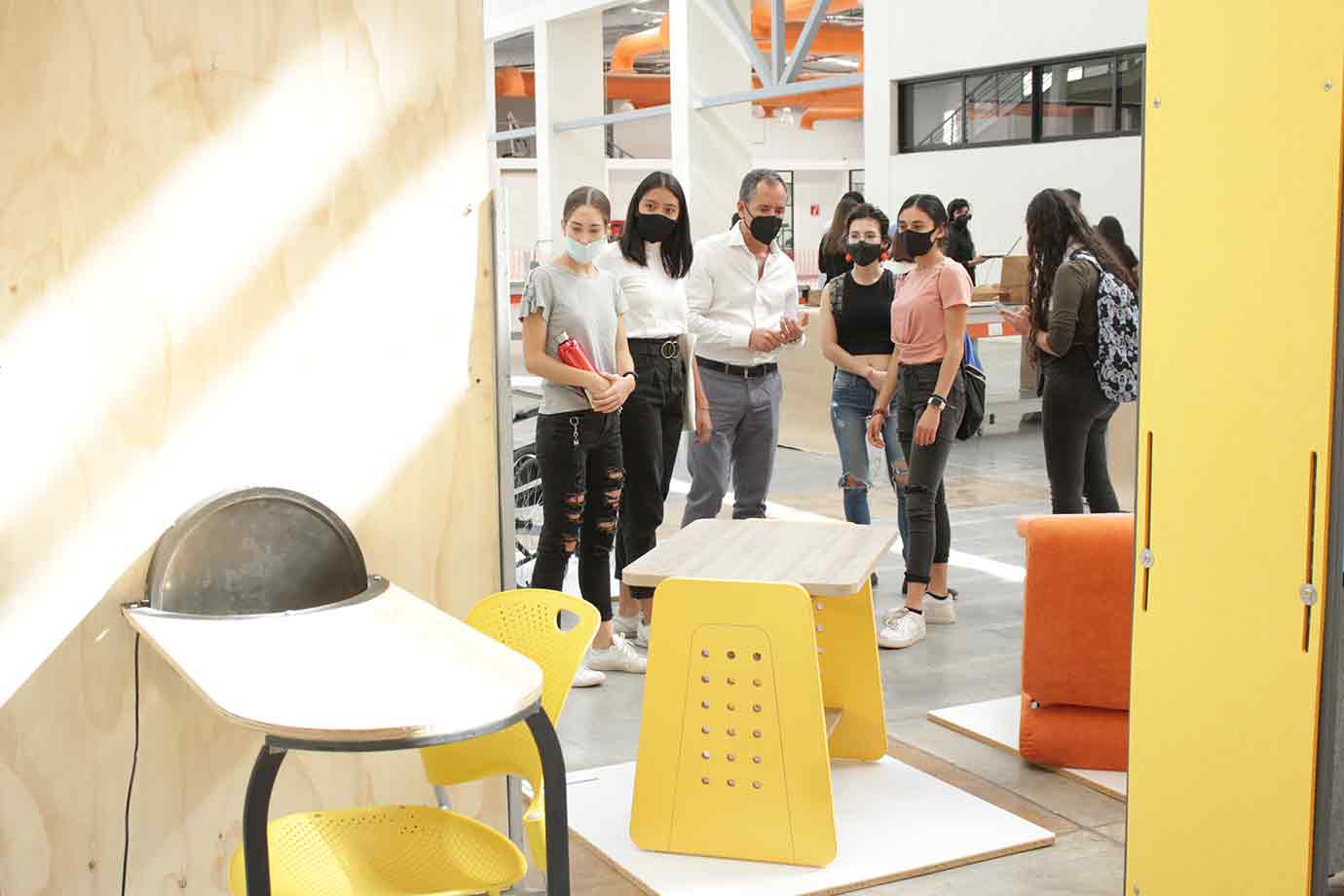 Alumnos de diseño industrial del Tec presentaron en la exposición Showcase lo mejor de sus proyectos. 