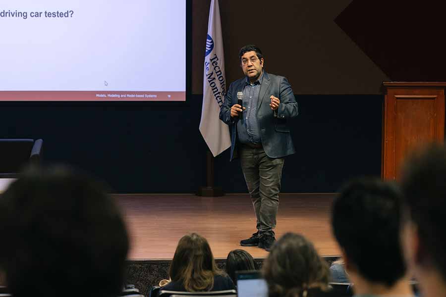 Simposio Agave en el Tec en Guadalajara para analizar la emisi&oacute;n de residuos tequileros.