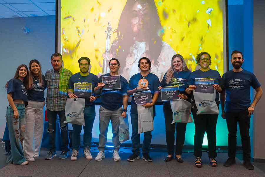 Ganadores del primer lugar, proyecto EZ-Home, en el Startup Weekend