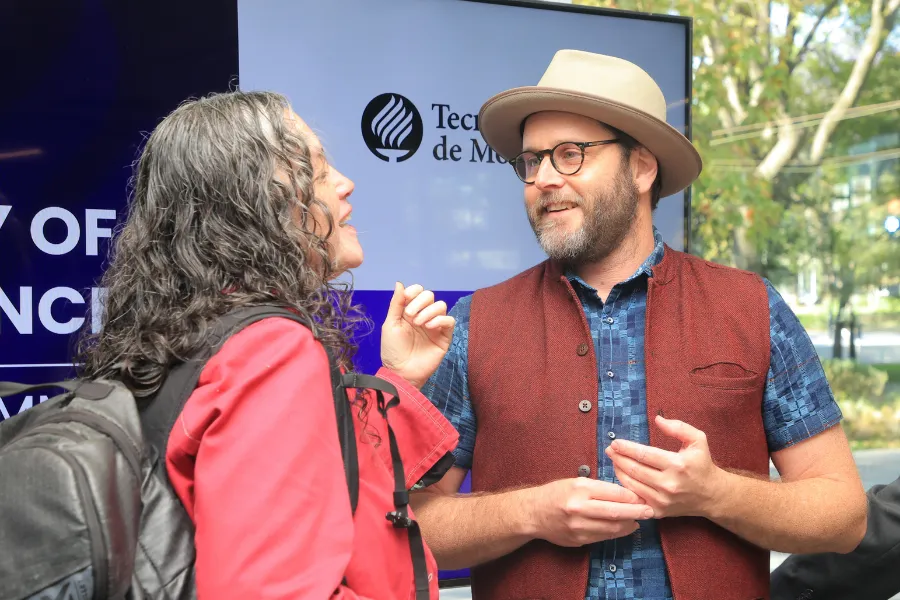 Stuart Candy y Patricia Murrieta-Flores intercambiaron ideas para generar v&iacute;nculos entre disciplinas, instituciones y pa&iacute;ses, m&aacute;s all&aacute; de la presentaci&oacute;n de sus proyectos.