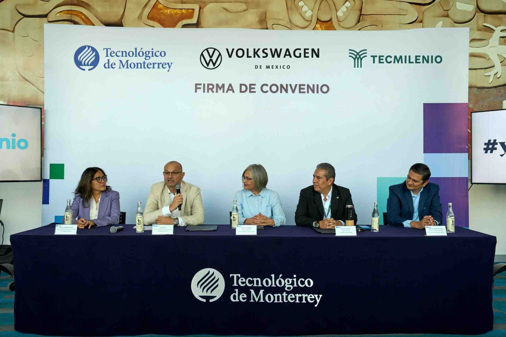 Ted de Monterrey firma convenio con Volkswagen