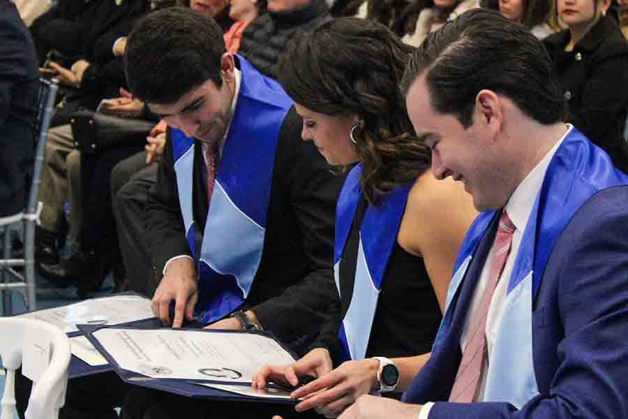 Alumnas y alumnos disfrutaron en grande de la ceremonia 