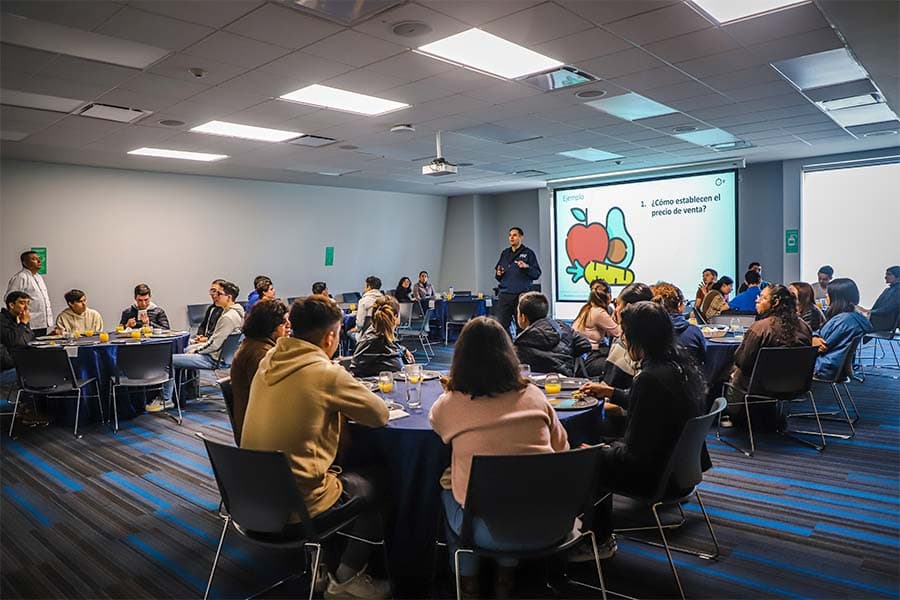 Tec de Monterrey campus Laguna y MIT trabajan en focus group con dueños de tienditas