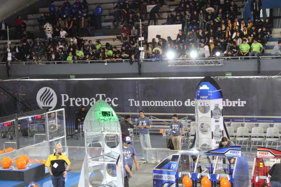 Una de las primeras competencias de FIRSt del equipo irapuatense.