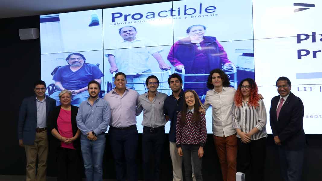 Techcities proyecto de labor social con el que estudiantes asesoran a empresa de prótesis.