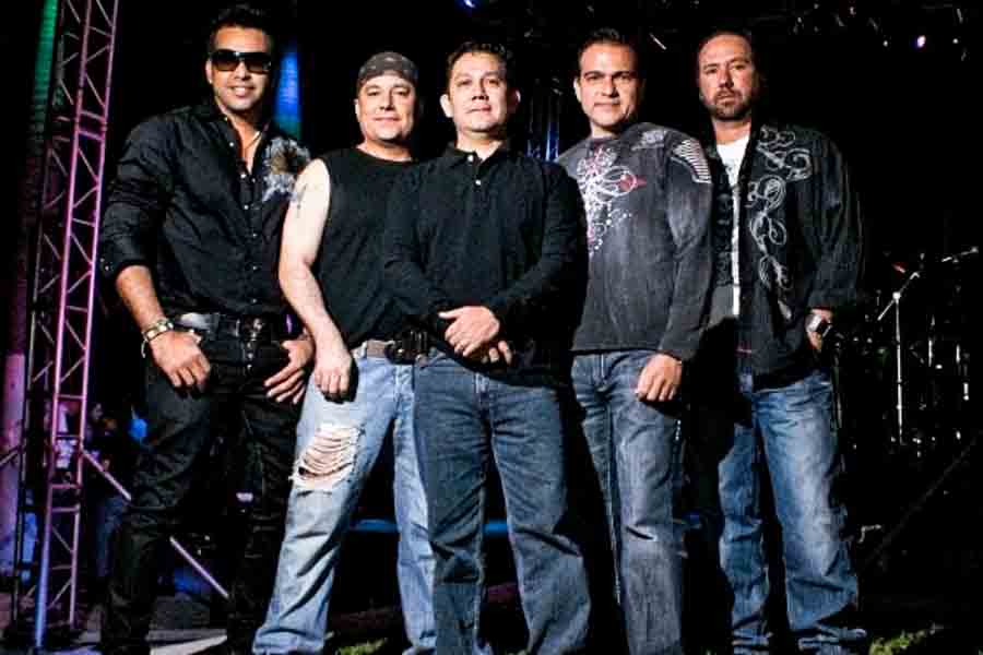 Tony Barragan con su grupo DTNT