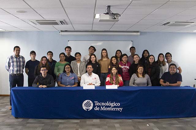 El profe Edgar busca ser un aliado en la educación para sus alumnos.