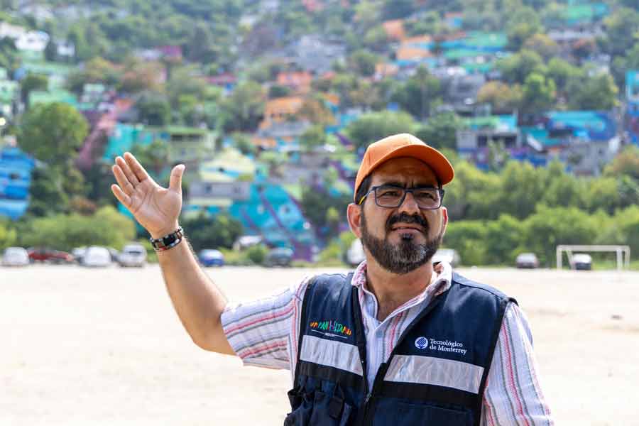 Durante cerca de 17 años, el trabajador social ha trabajado en el Tec en programas e iniciativas de desarrollo de comunidades.