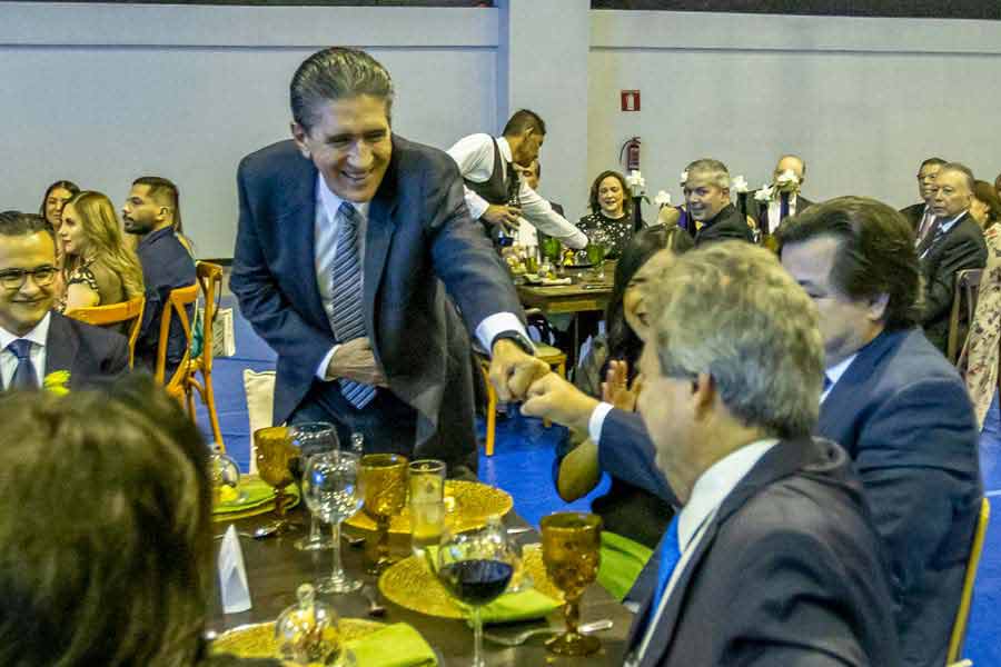 Víctor Gutiérrez y Gerardo Bours durante la Cena de Gala por el 50 aniversario del campus Ciudad Obregón