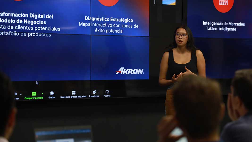 Inteligencia de negocios y vinculación empresarial en proyecto de estudiantes Tec para crear estrategias para Akron. 