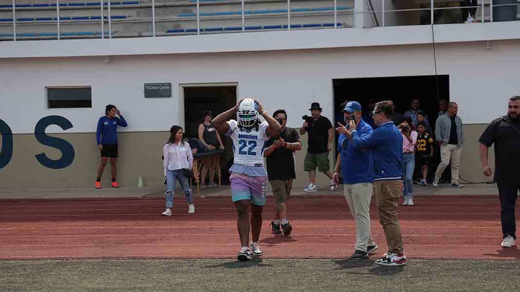 Jugador de NFL, de Pittsburgh Steelers, visita el Tec Guadalajara.