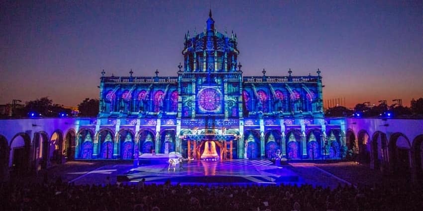 Mapping arquitectónico durante la presentación de “Nuestra Señora de París” por el ballet de Jalisco