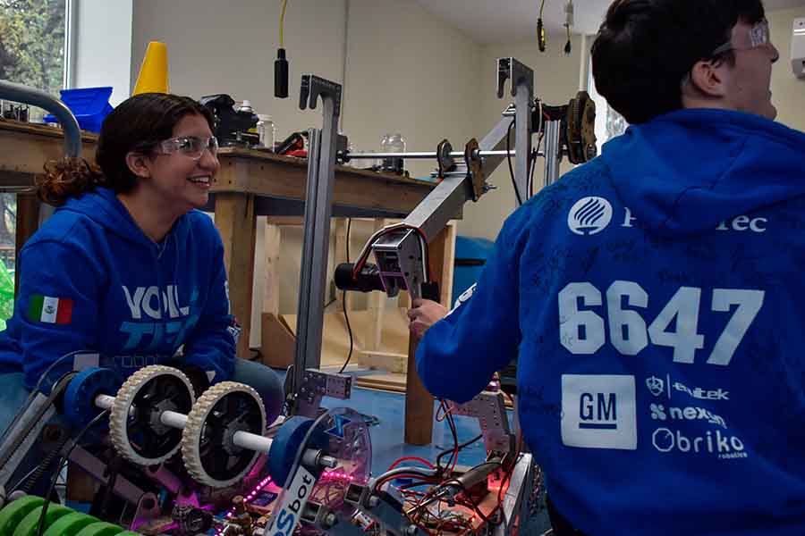 Equipo Voltec 6647, de la PrepaTec Eugenio Garza Lagüera que competirá en FIRST Robotics Competition.