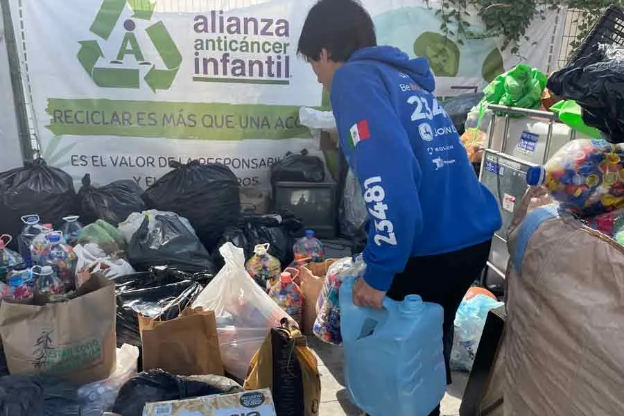 VOLTEC participando en un proyecto de acción social.