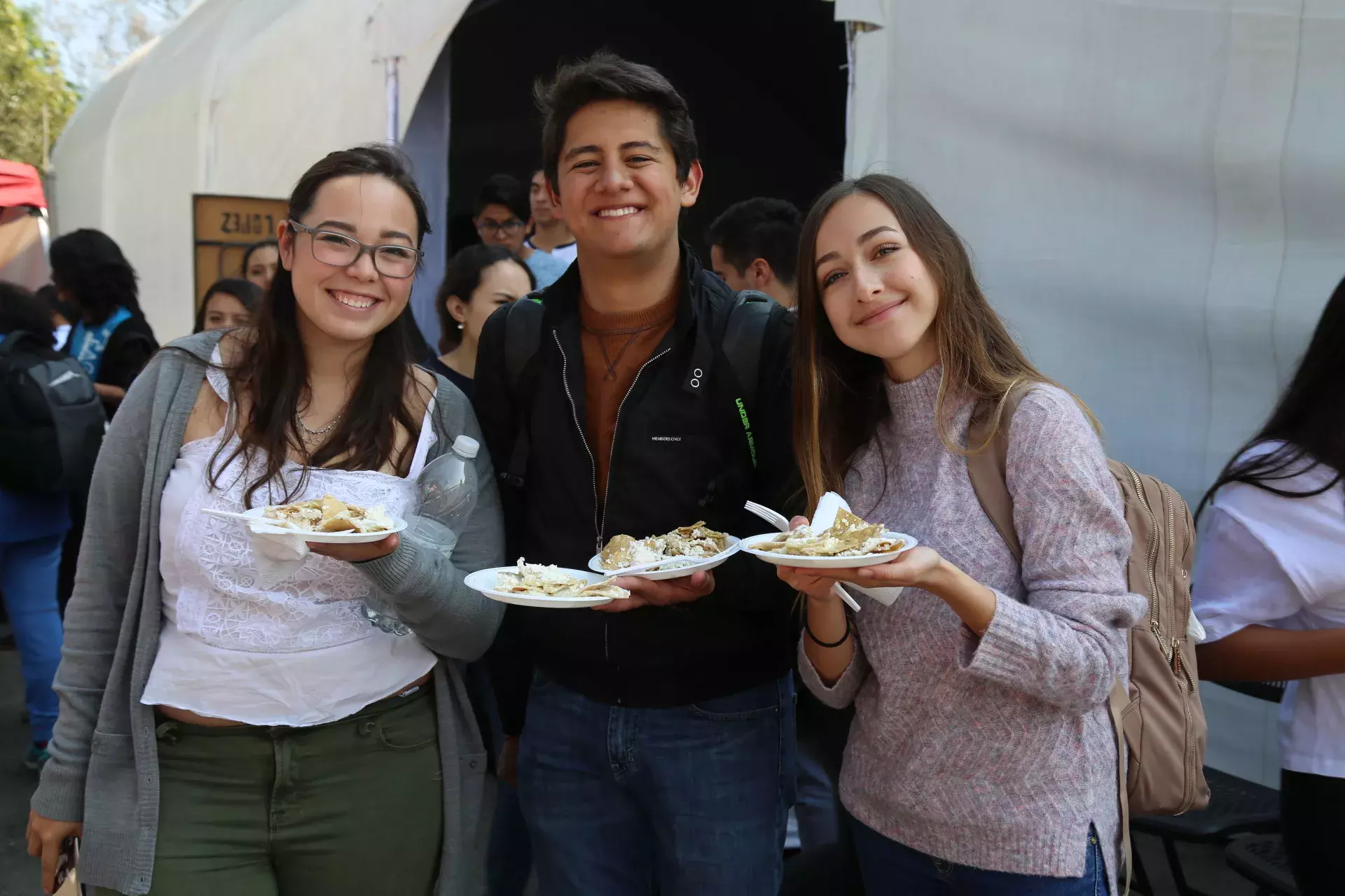 Alumnos con chilaquiles