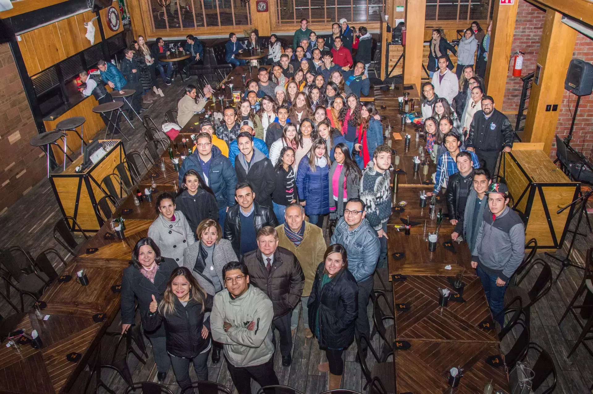 Alumnos durante bienvenida de negocios EM18