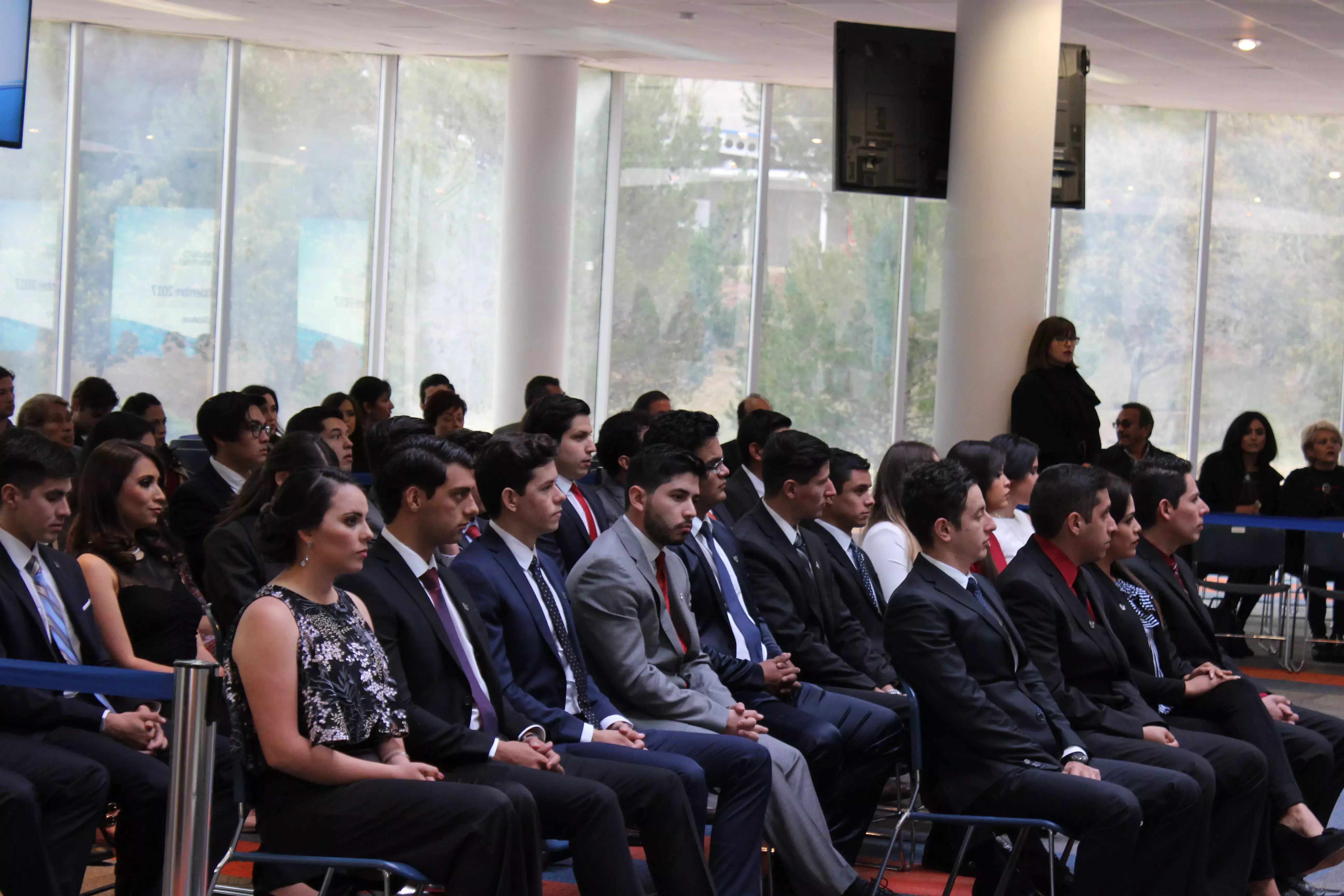 Se gradúan alumnos de preparatoria, profesional y maestría.