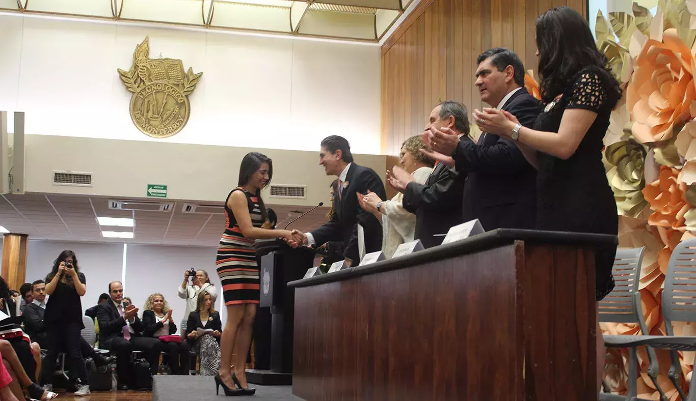 Jennifer Vania Mora recibió el Premio en la categoría #She4She