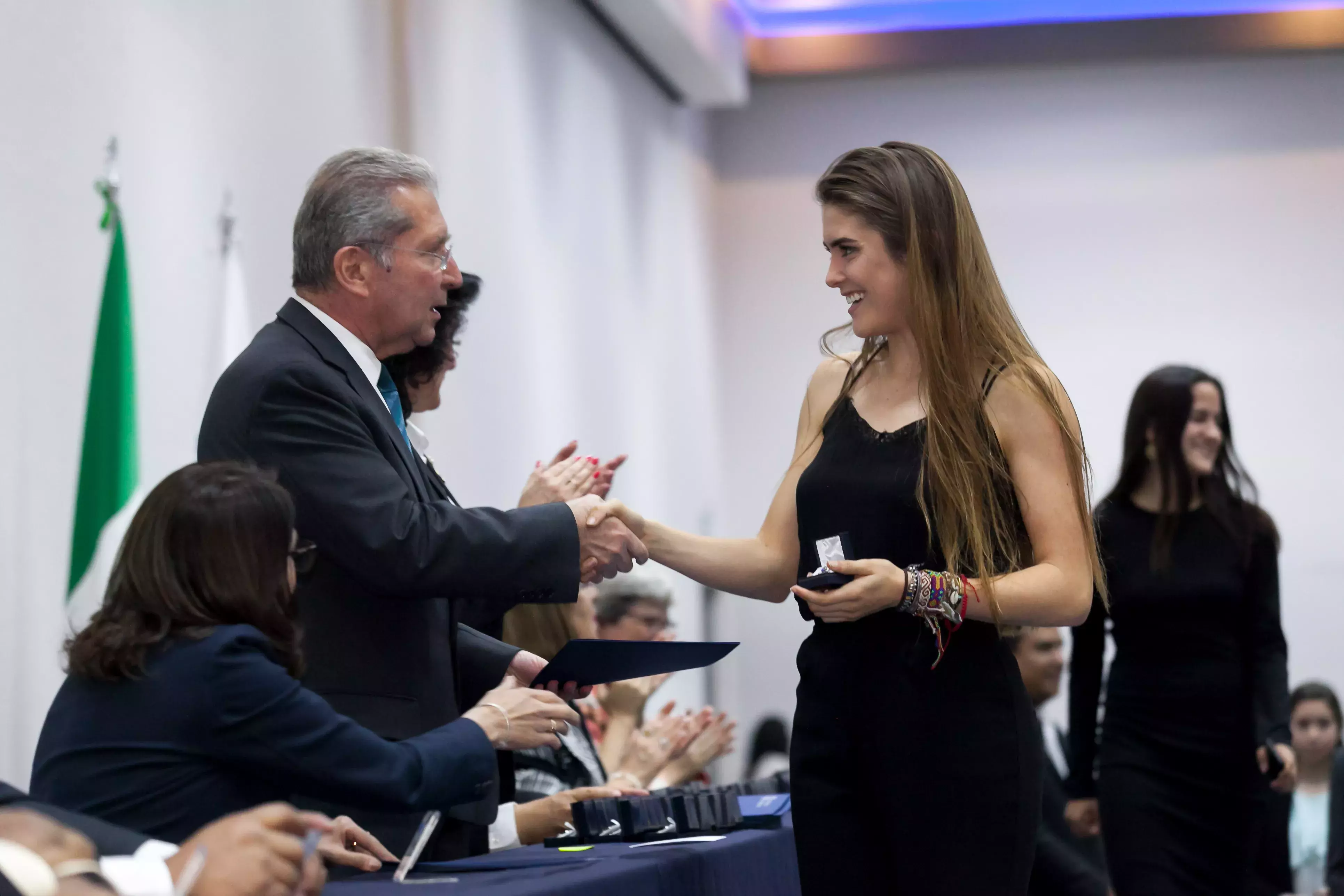 Entrega de reconocimientos a nuestros alumnos y profesores 