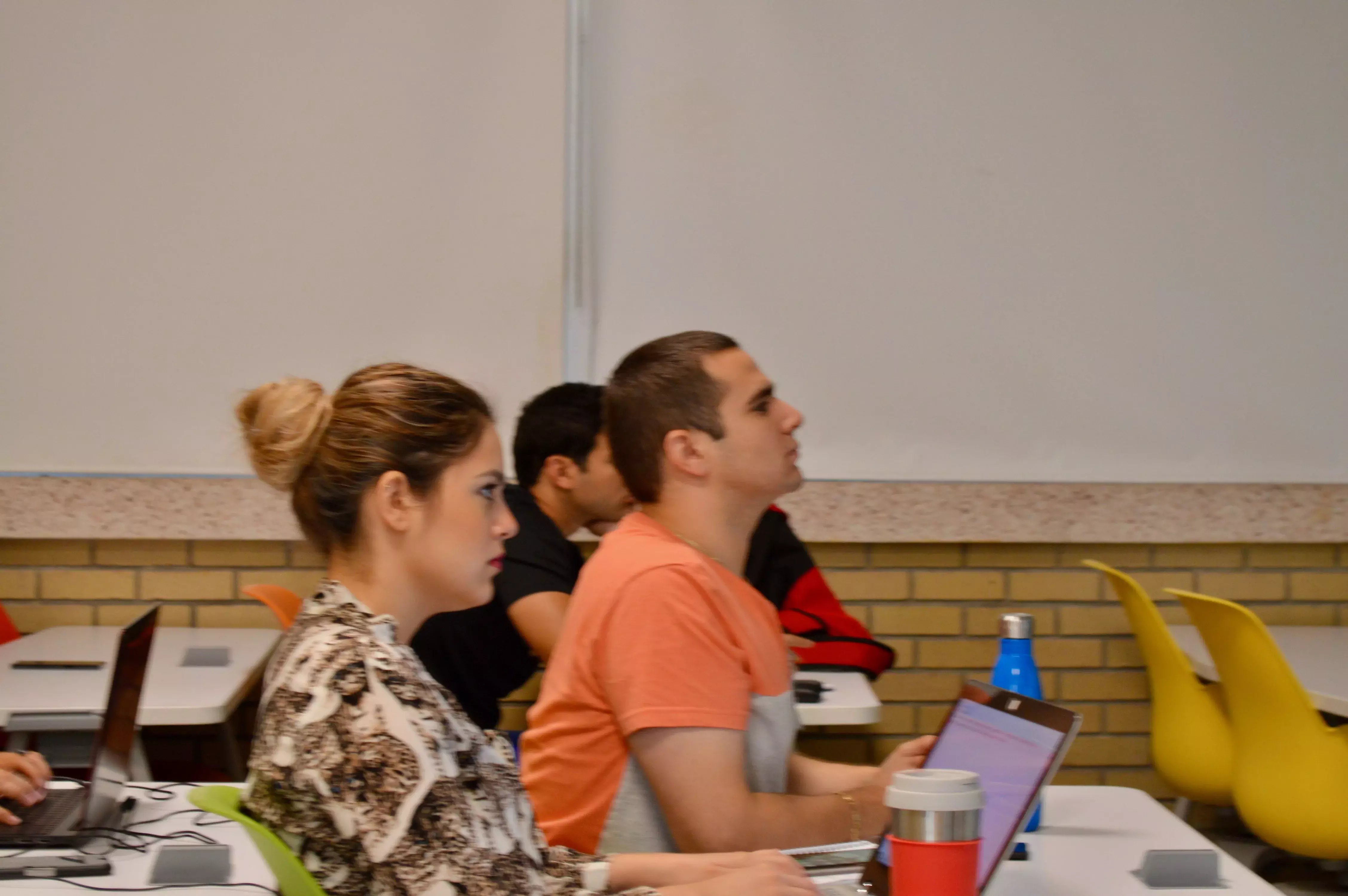 Alumnos de posgrado conociendo los proyectos