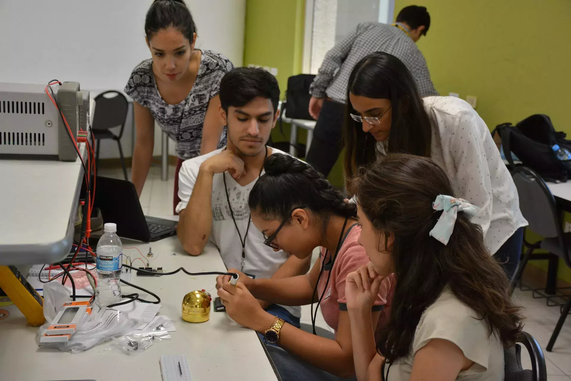 Alumnos de preparatoria y profesional participaron en los clubes