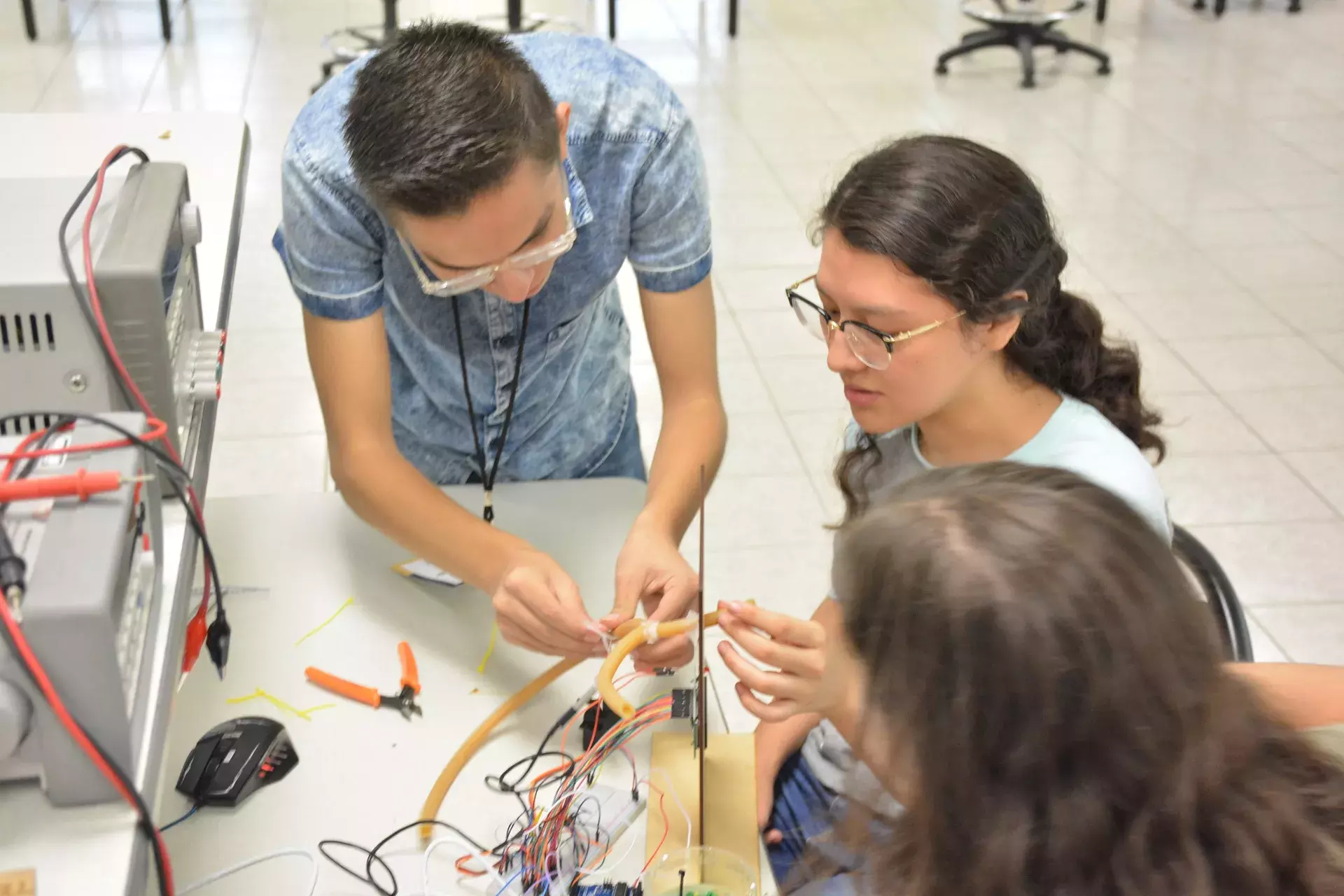 Alumnos de preparatoria y profesional participaron en los clubes