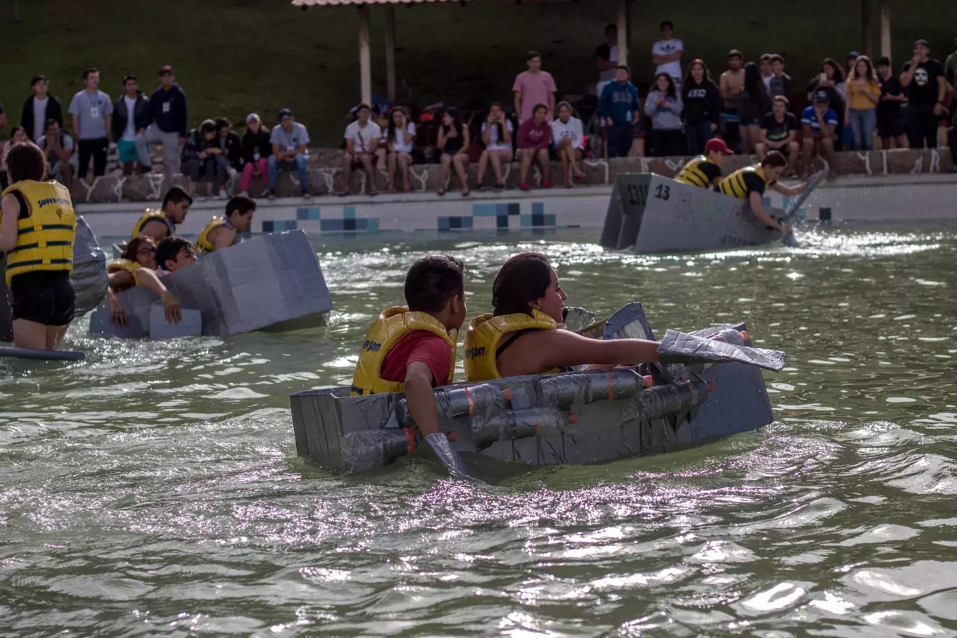 La Regata Industrial organizada por la Sociedad de Alumnos de Ingeniería Industrial y de Sistemas (SAIIS), se llevó a cabo en las instalaciones del parque acuático Ixtapan de la Sal en el Estado de México.