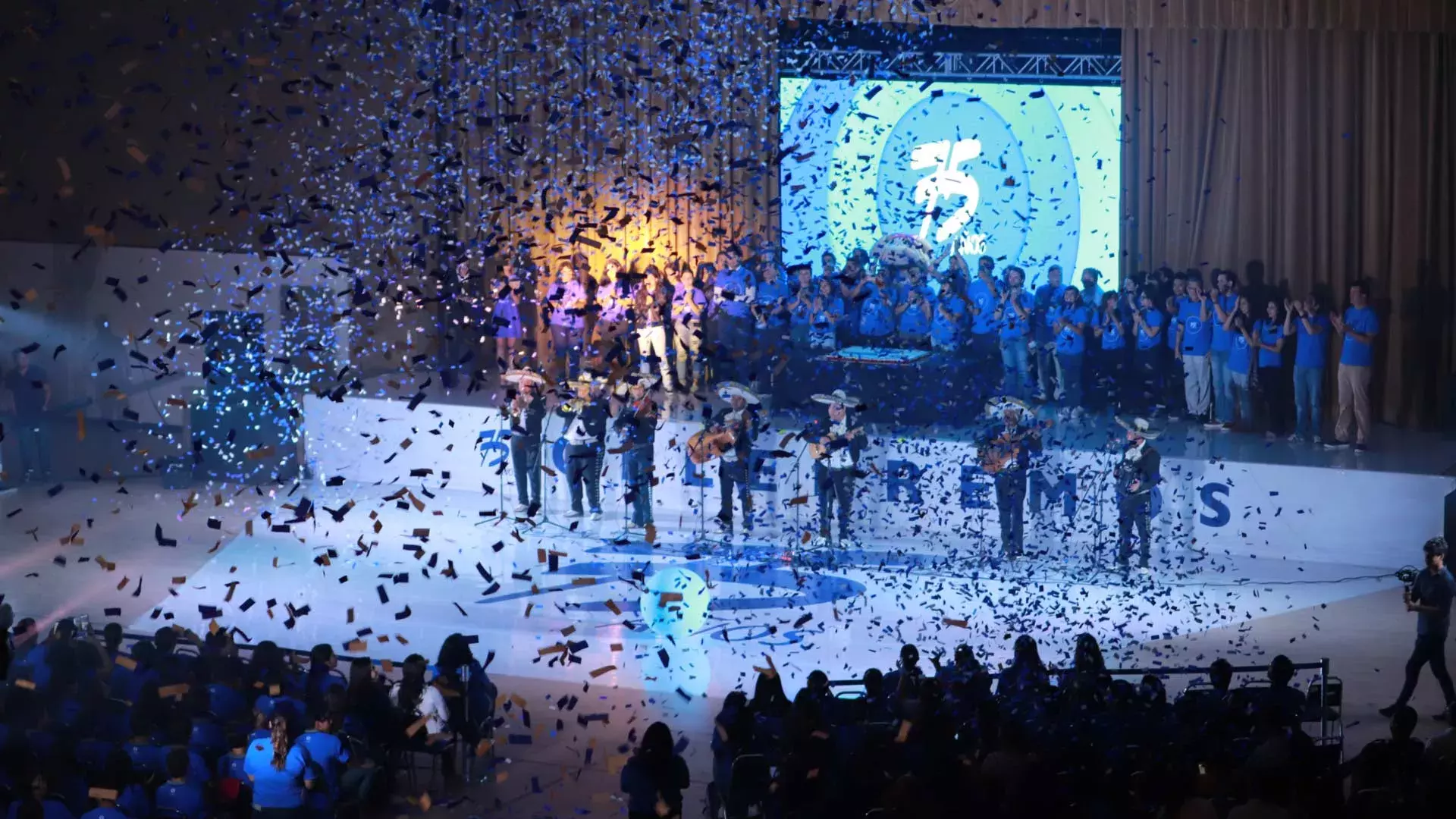 En campus Laguna se celebró con música el #75añosTec.