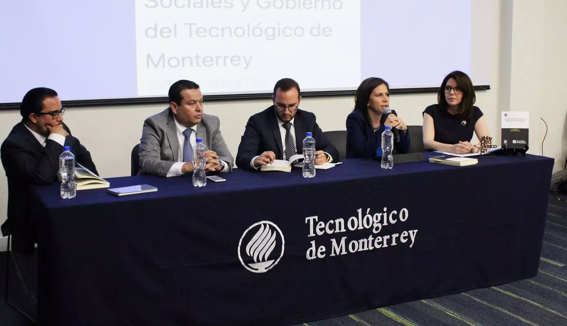 Presentación del libro "100 años de vigencia de la Constitución Mexicana"