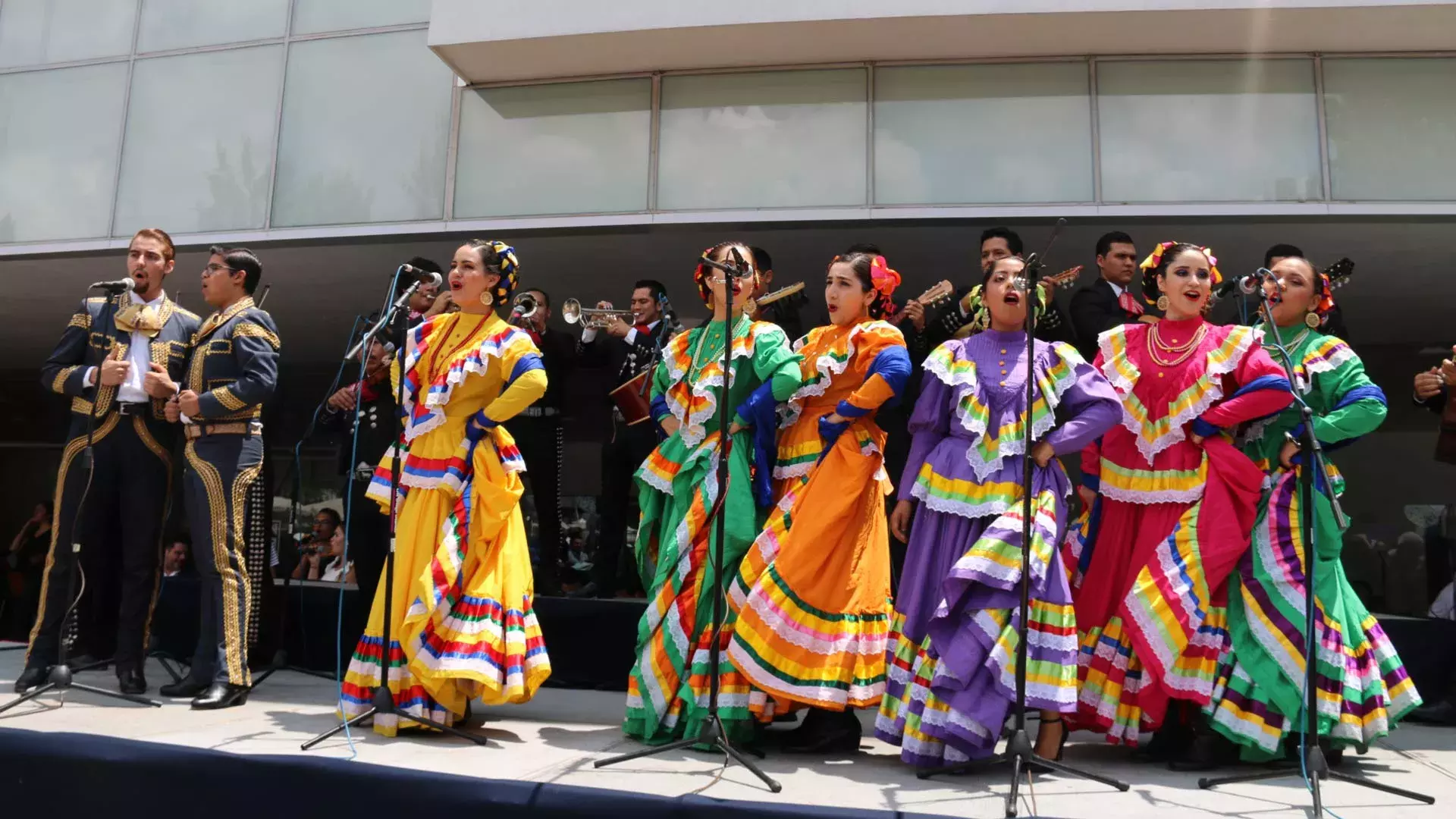 La música y el color en el festejo no pudo faltar en tierras jaliscienses.