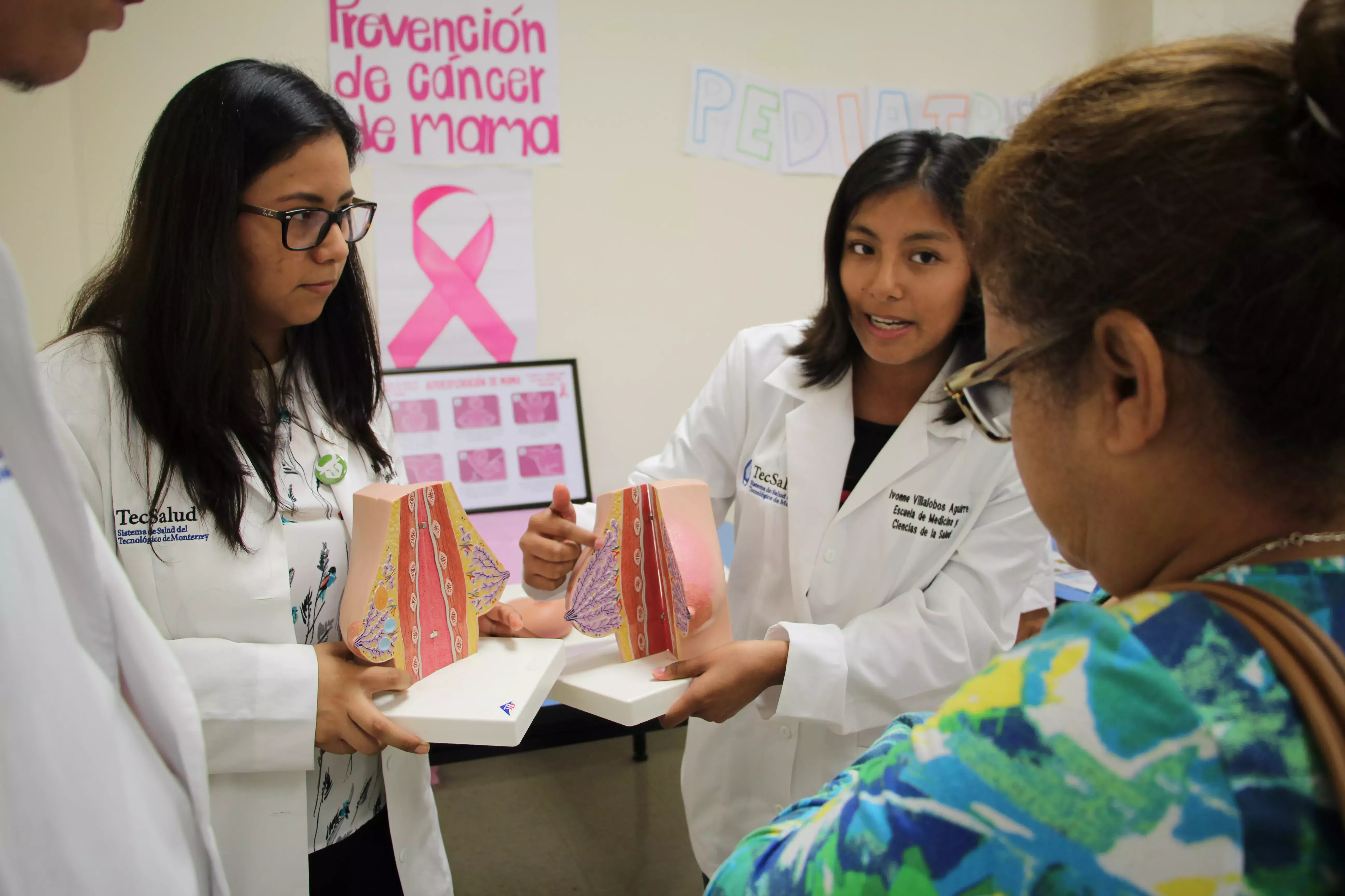 Feria salud semana i stand  diagnóstico cáncer de mama 