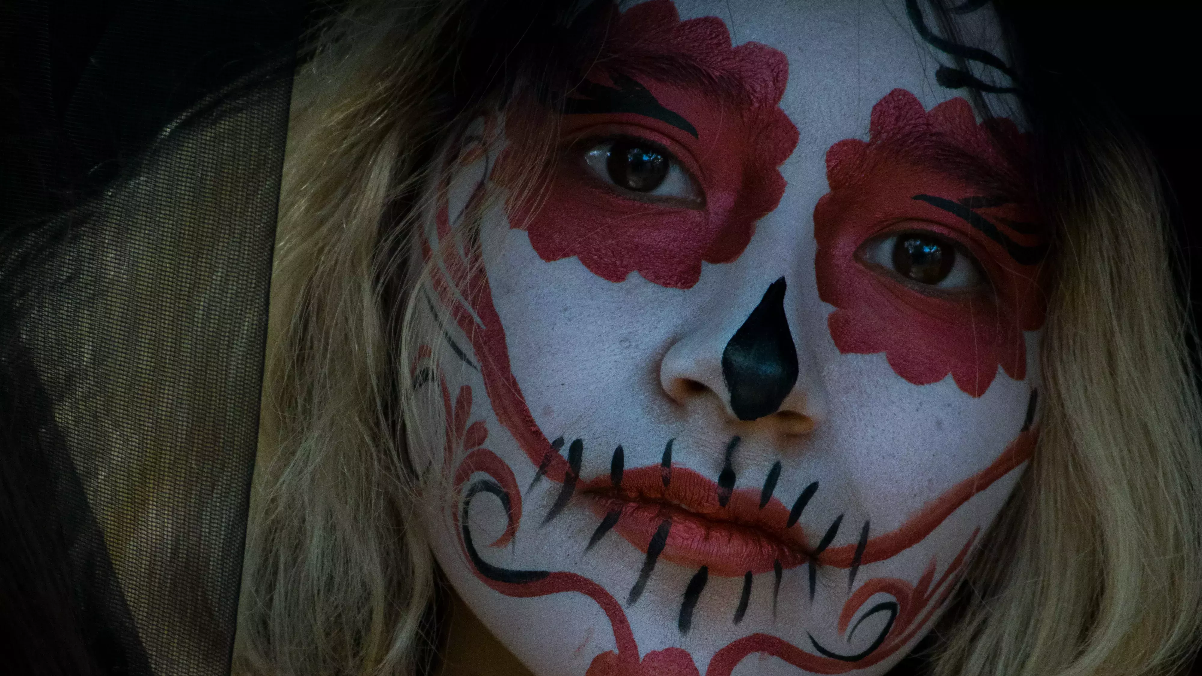 Alumnos festejando el día de muertos