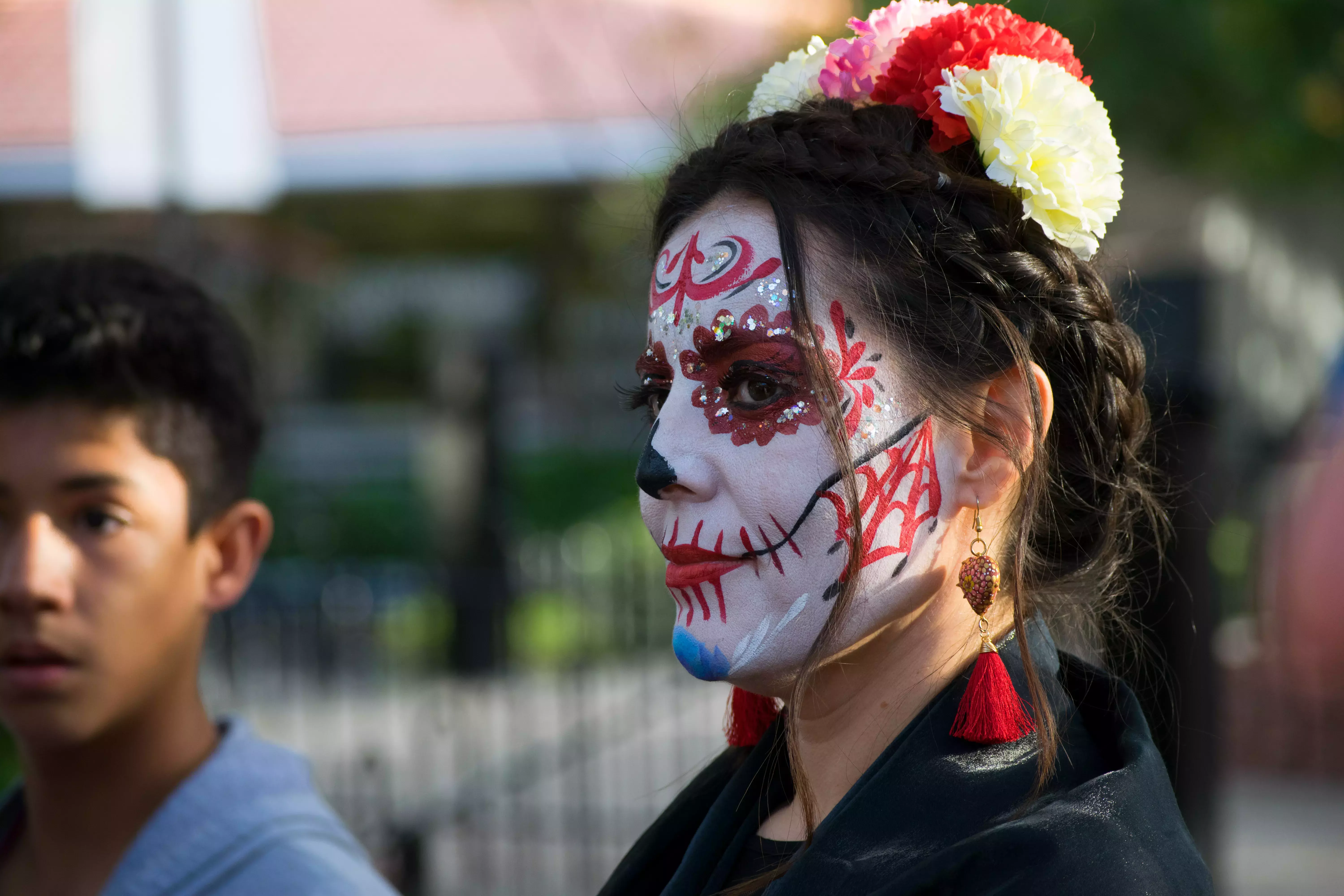 Alumnos festejando el día de muertos