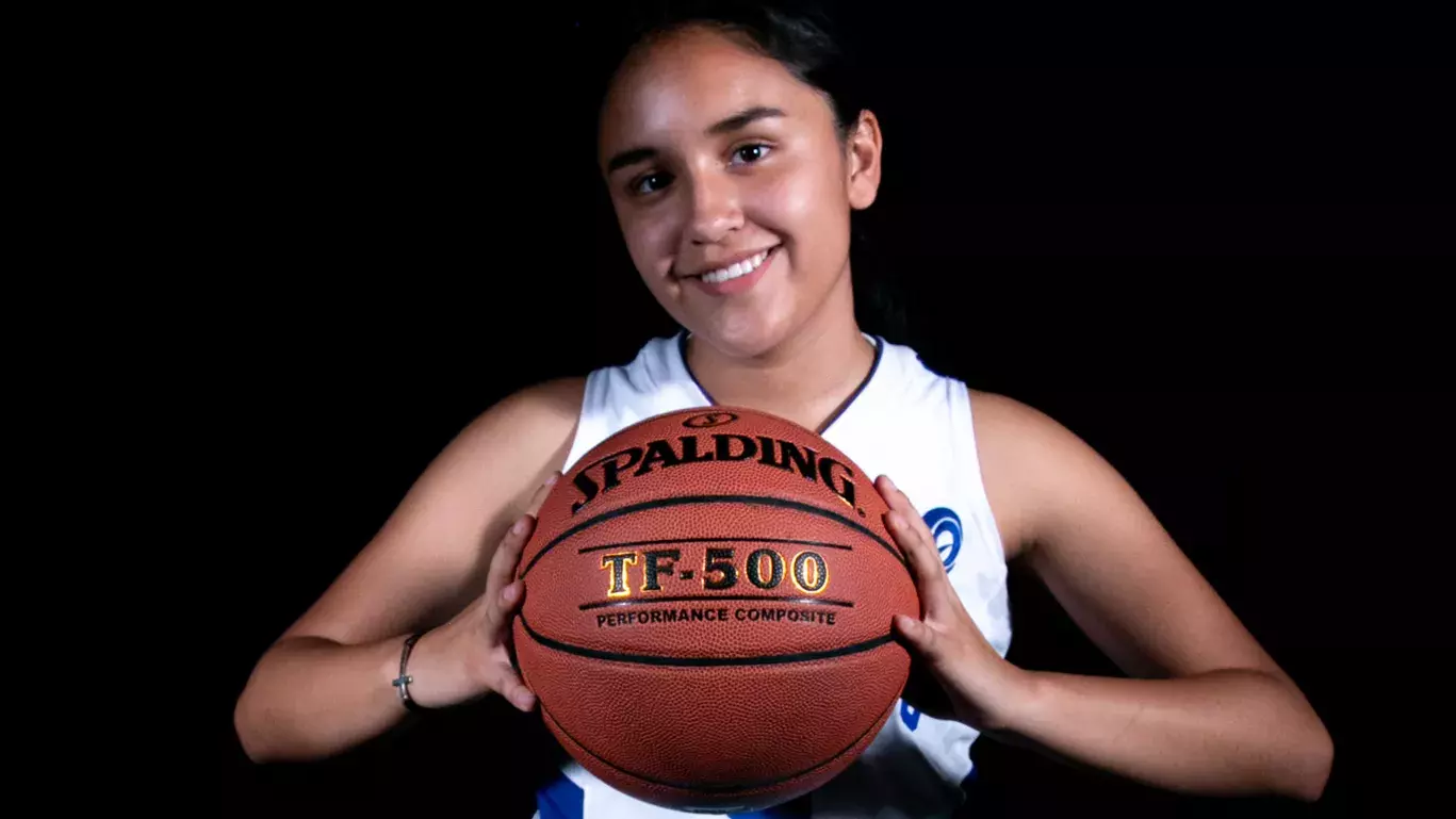 Integrante del equipo femenil de baloncesto