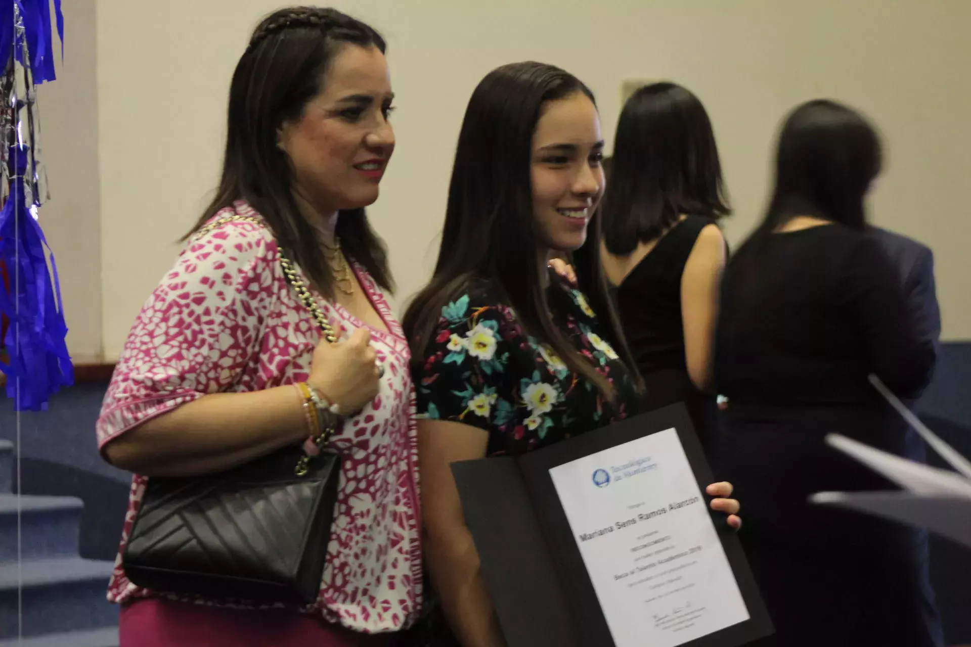 Entrega de Beca al Talento Académico 9