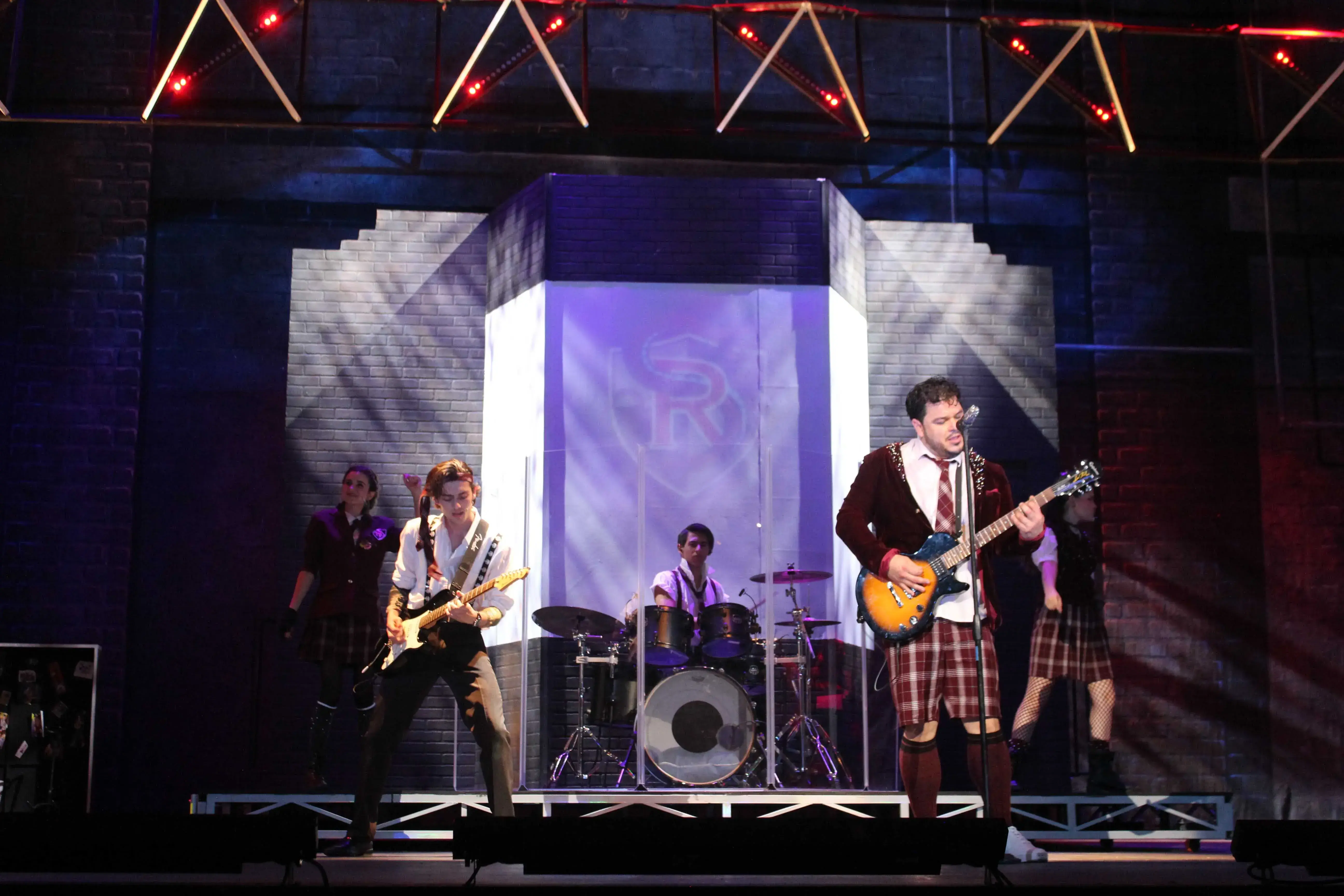 ¡Rockean en casa! Producen EXATEC todo un musical de talla profesional
