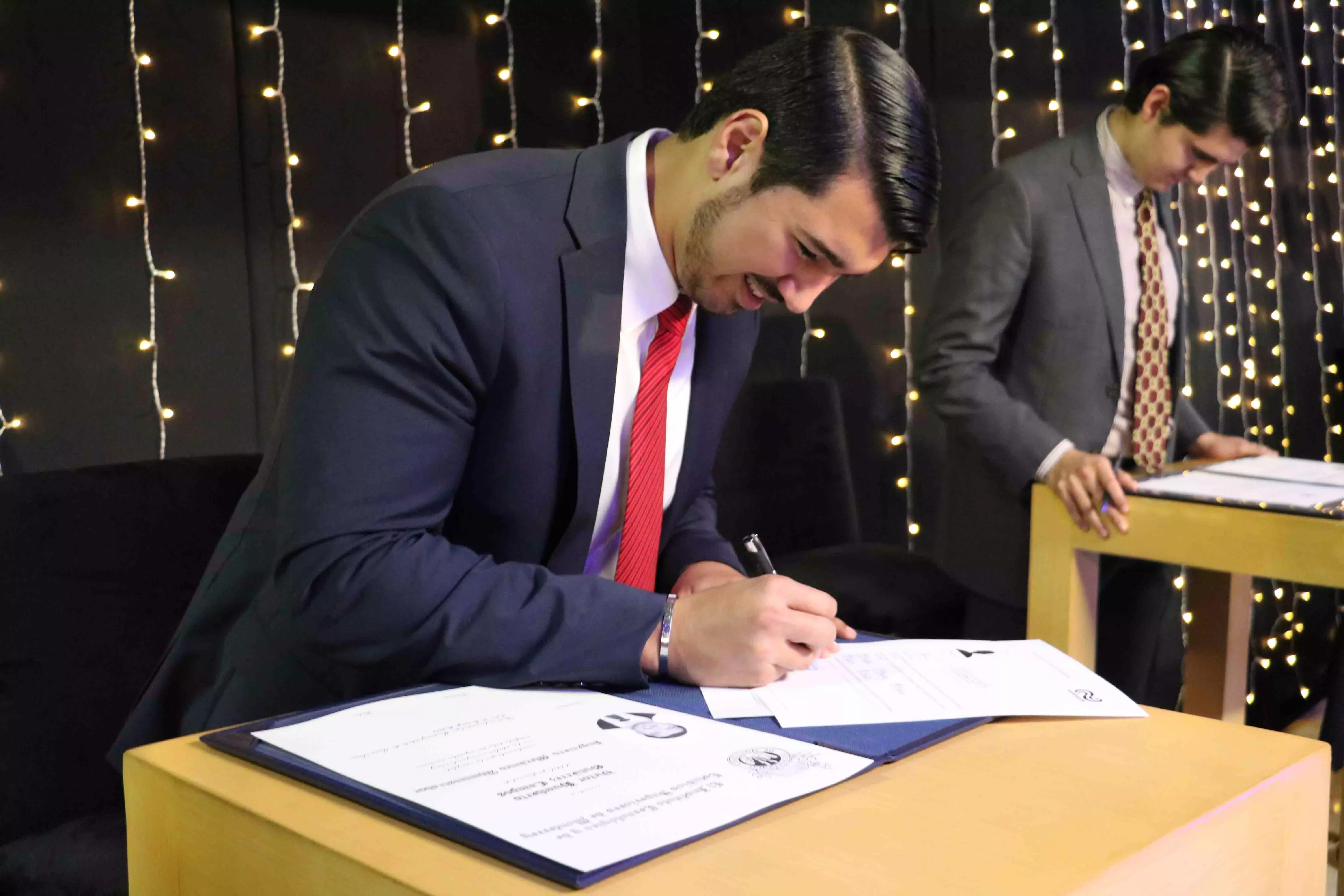 Así se vivió la ceremonia de firma de título del campus Monterrey