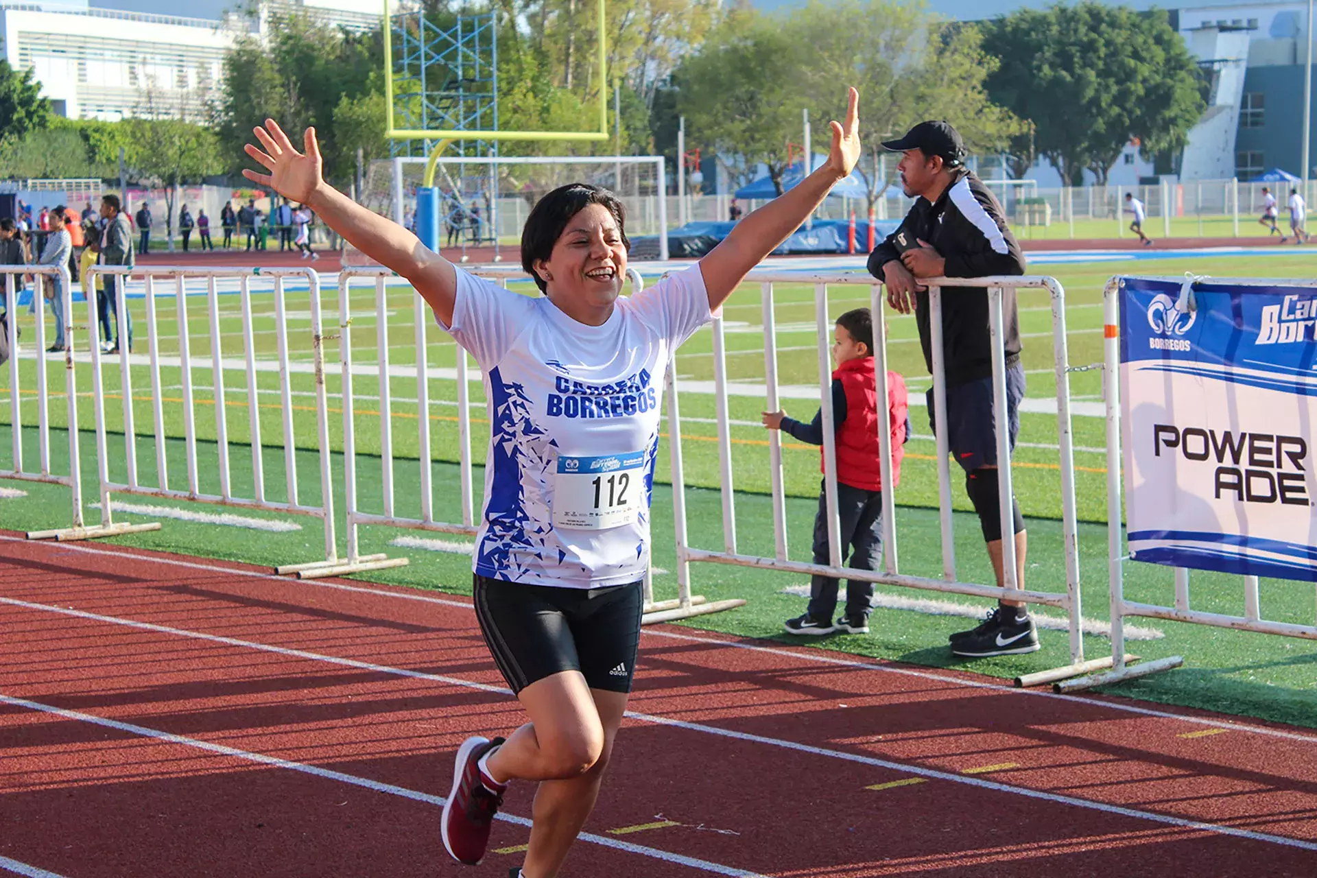 alumnos del tec en carrera borregos 