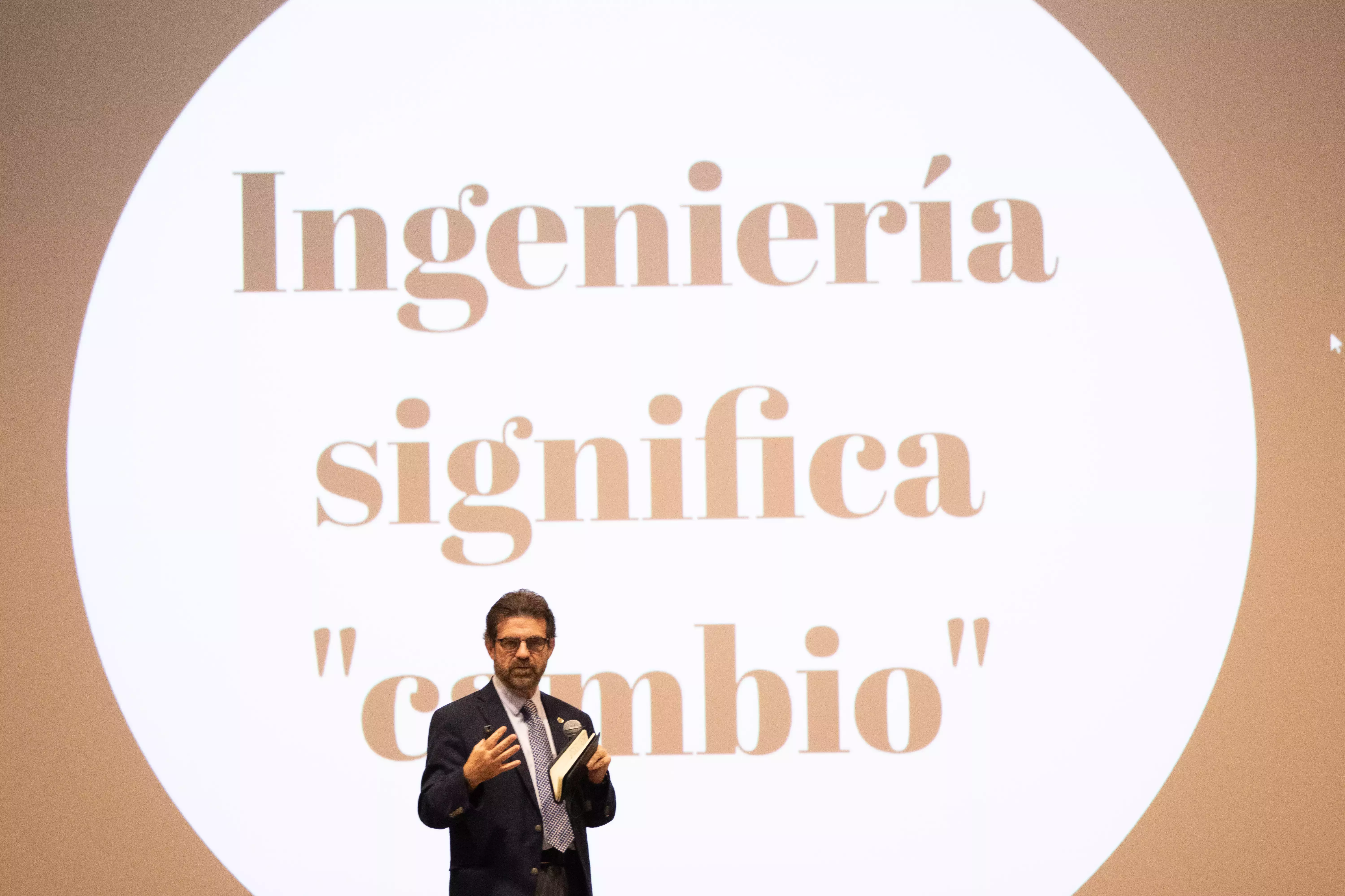 Conferencia ¿Estás listo para el cambio exponencial? impartida por Manuel Zertuche, Decano Nacional de la Escuela de Ingenierías y Ciencias del Tecnológico de Monterrey