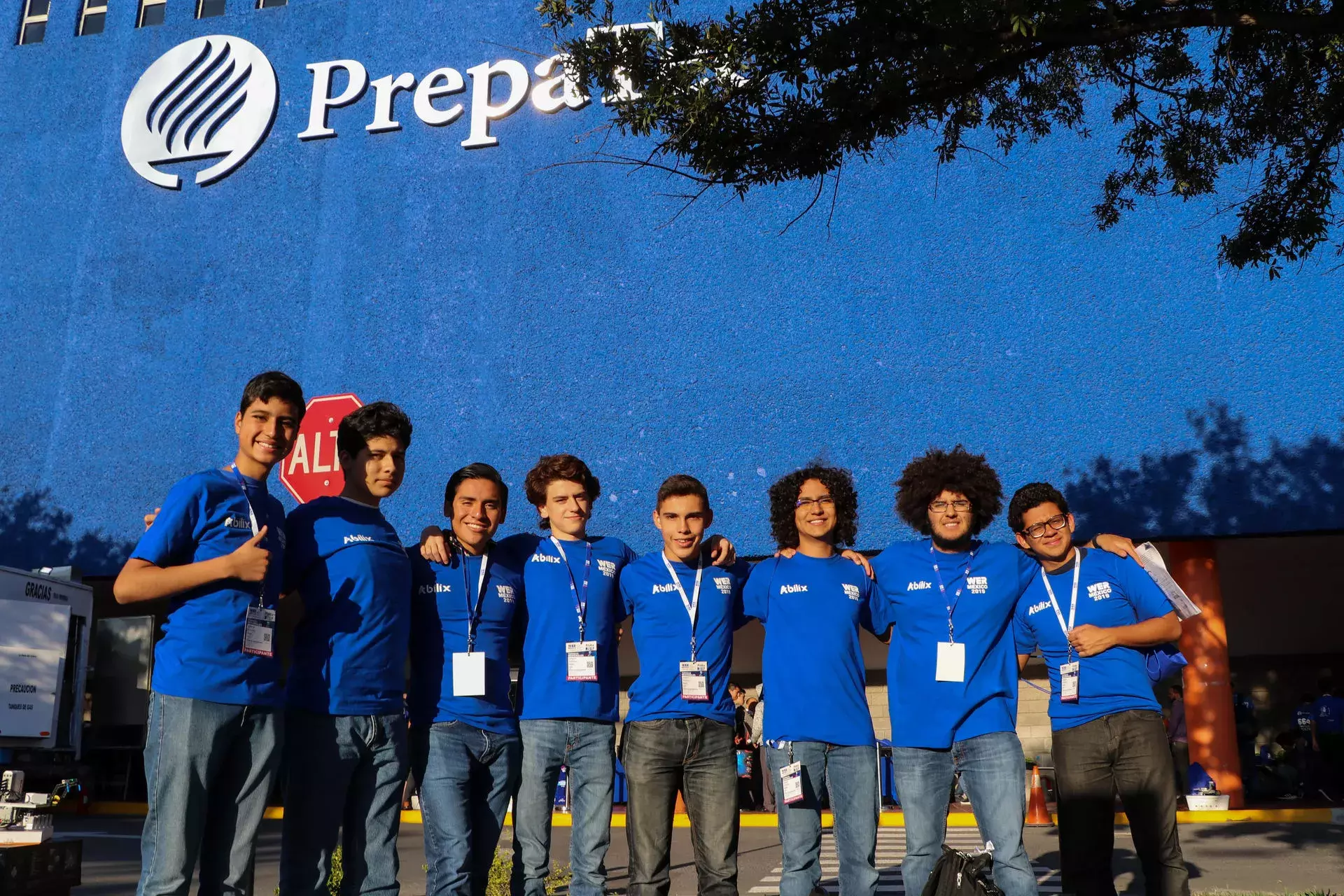 Arriban al campus de PREPATEC Santa Catarina.